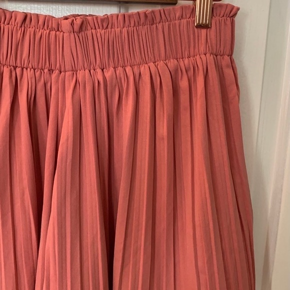 Loft high waist salmon pink pleated shorts size L - Picture 5 of 8